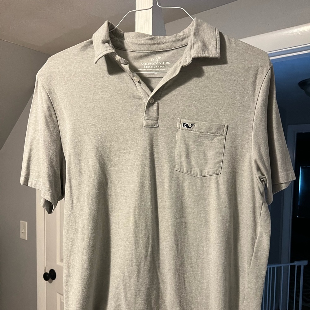 Vineyard vines practically brand new no rips or stains